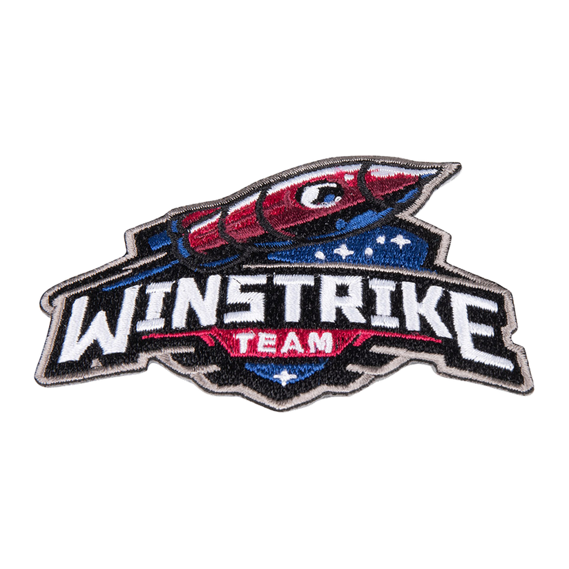 Vrijstaand geborduurd embleem Winstrike Team met raketmotief